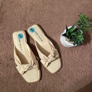 NEW Anne Klein Canary Women's Slip-On Sandals Beach Footwear